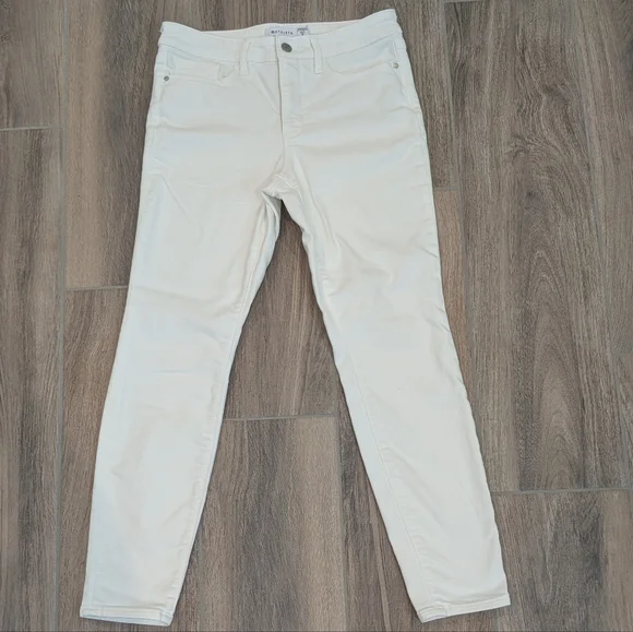 Like new! Athleta White Skinny Jeans - Picture 2 of 6